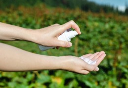 使用防曬噴霧也要注意保護肺部?。?！